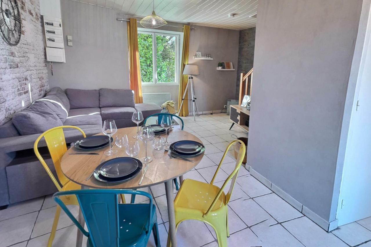 Gites de la Bonaudrie Combrand Extérieur photo